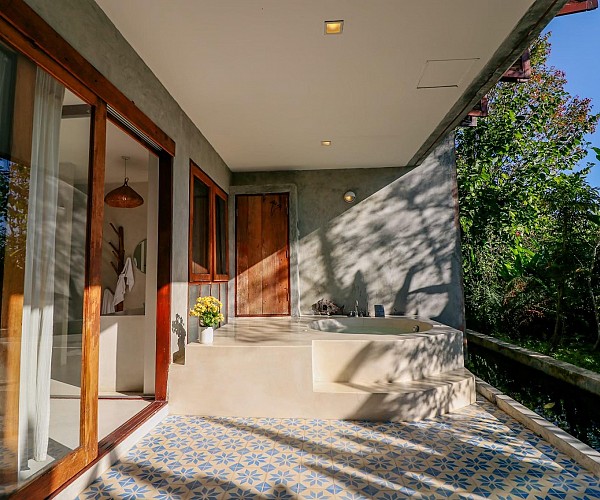 Luxury Suite with Jacuzzi