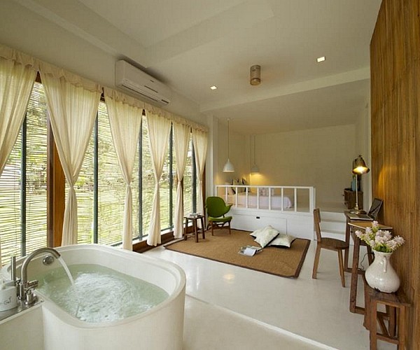 Luxury Suite with Bathtub