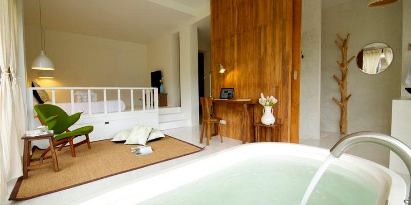 Luxury Suite with Bathtub