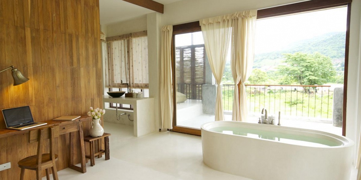 Luxury Suite with Bathtub
