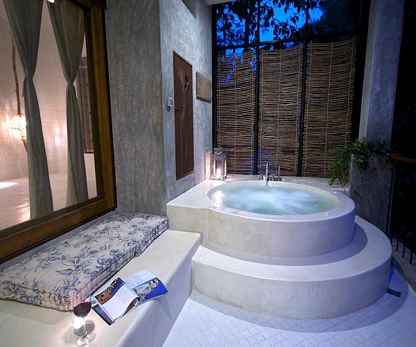 Luxury Suite with Jacuzzi