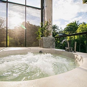 Luxury Suite with Jacuzzi