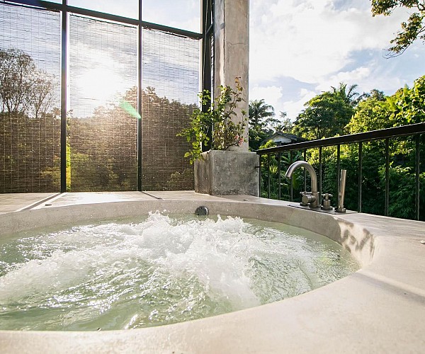 Luxury Suite with Jacuzzi