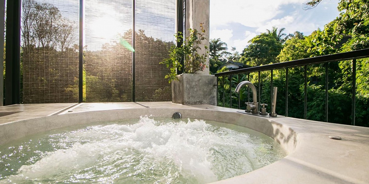 Luxury Suite with Jacuzzi