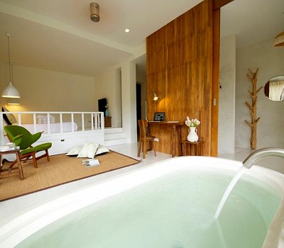 Luxury Suite with Bathtub