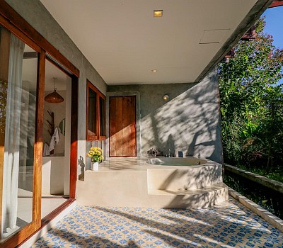 Luxury Suite with Jacuzzi