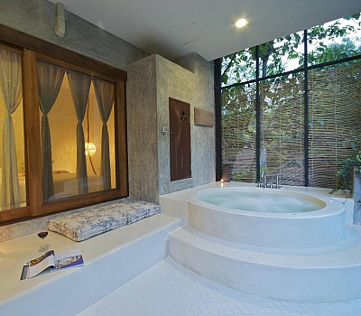 Luxury Suite with Jacuzzi