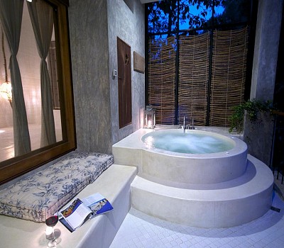 Luxury Suite with Jacuzzi