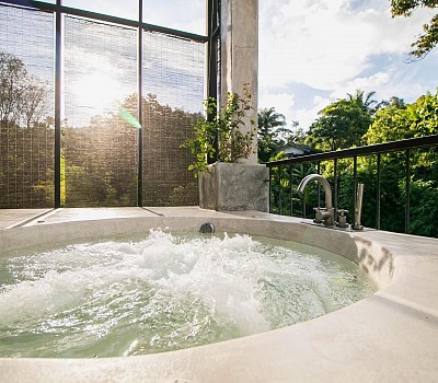 Luxury Suite with Jacuzzi