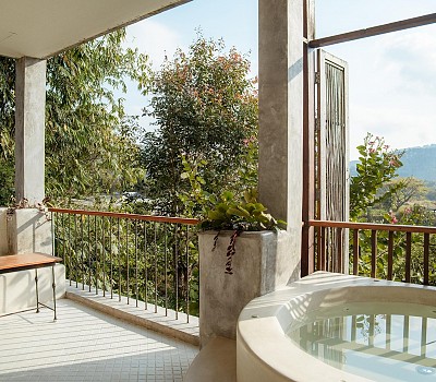 Mountain View Suite with Jacuzzi