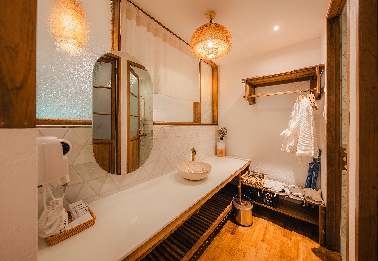 Luxury Suite (Bathtub on the balcony)